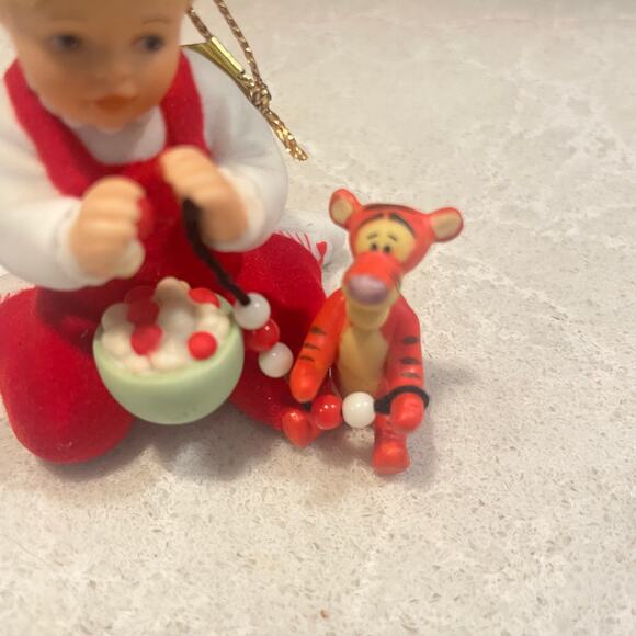 Ashton Drake cranberries and popcorn Christmas ornament a very pooh collectible - Picture 7 of 9